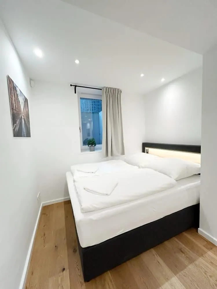 Spacious Apartment For 12 In Αμβούργο